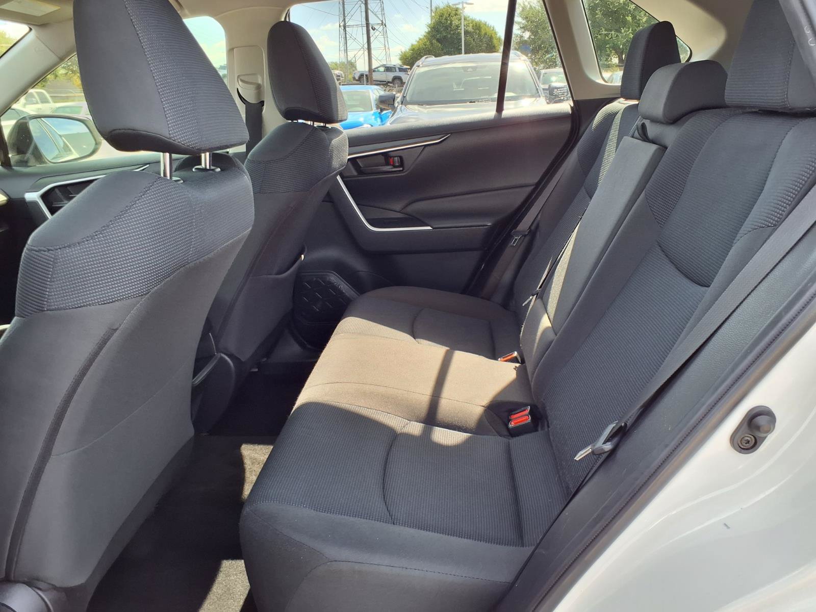 Used 2019 Toyota RAV4 LE FWD image 18