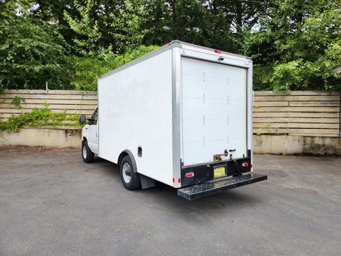 Used 2022 Ford E-350 and Econoline 350 Super Duty w/ Power Windows & Locks Group RWD image 5