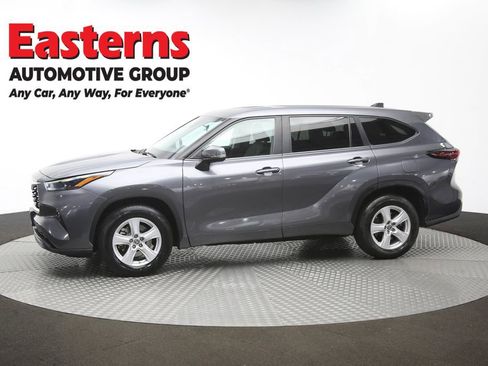 Used 2024 Toyota Highlander LE FWD image 59