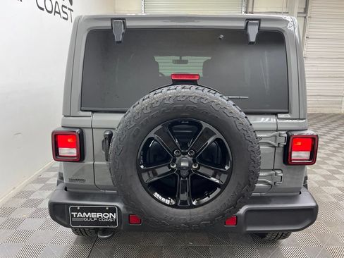 Used 2022 Jeep Wrangler Unlimited Sahara AWD/4WD image 10