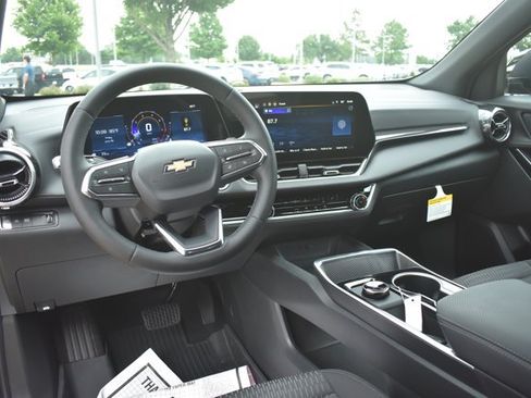 New 2026 Chevrolet Equinox LT w/ LPO, Floor Liner Package FWD image 18