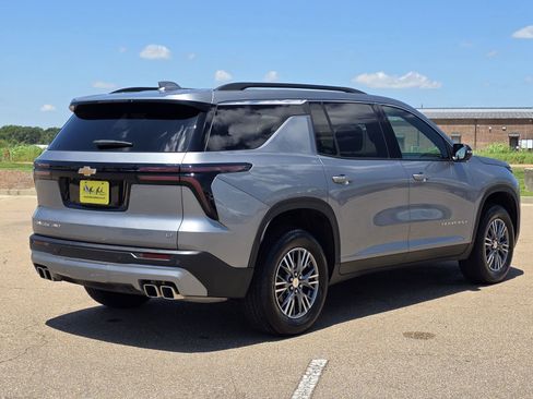 Used 2024 Chevrolet Traverse LT AWD/4WD image 5