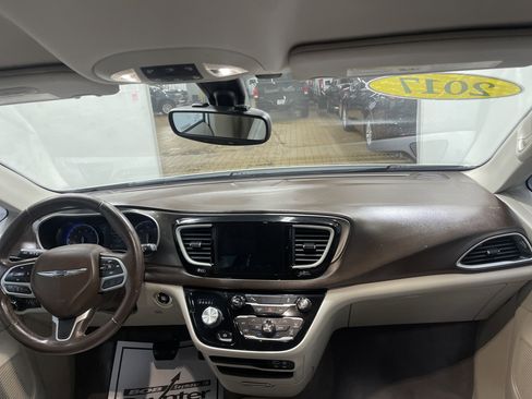 Used 2017 Chrysler Pacifica Touring-L image 21