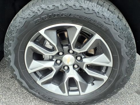 Used 2022 Chevrolet Silverado 1500 LT AWD/4WD image 20