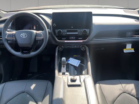 Used 2026 Toyota Grand Highlander AWD Hybrid image 12