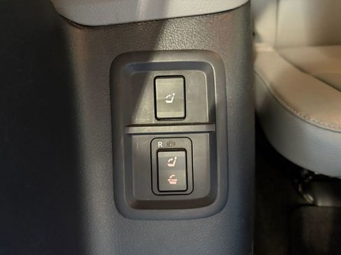 Used 2012 Toyota Sequoia SR5 w/ Premium Pkg RWD image 15