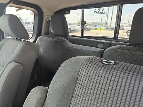 Used 2015 Nissan Titan SV w/ SV Value Truck Package RWD image 5
