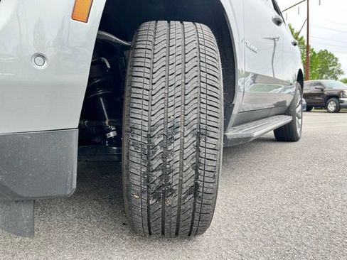 Used 2025 Chevrolet Tahoe High Country AWD/4WD image 14