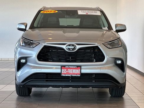 Certified 2024 Toyota Highlander XLE AWD/4WD image 9
