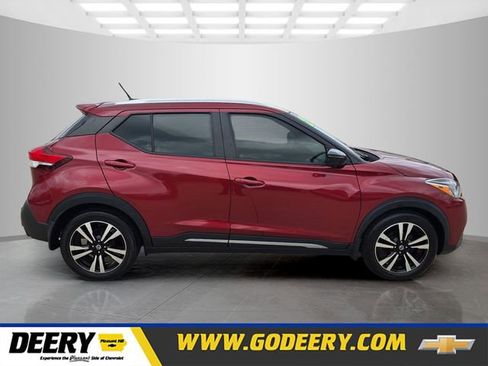 Used 2020 Nissan Kicks SR w/ SR Premium Package FWD image 1