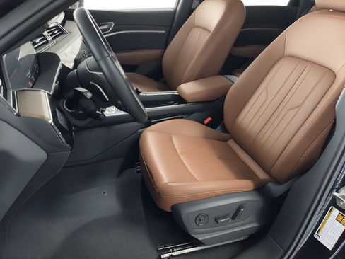 Used 2022 Audi e-tron Premium image 5