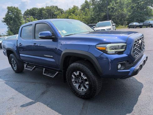 Used 2023 Toyota Tacoma TRD Off-Road w/ TRD Premium Off Road Package AWD/4WD image 1