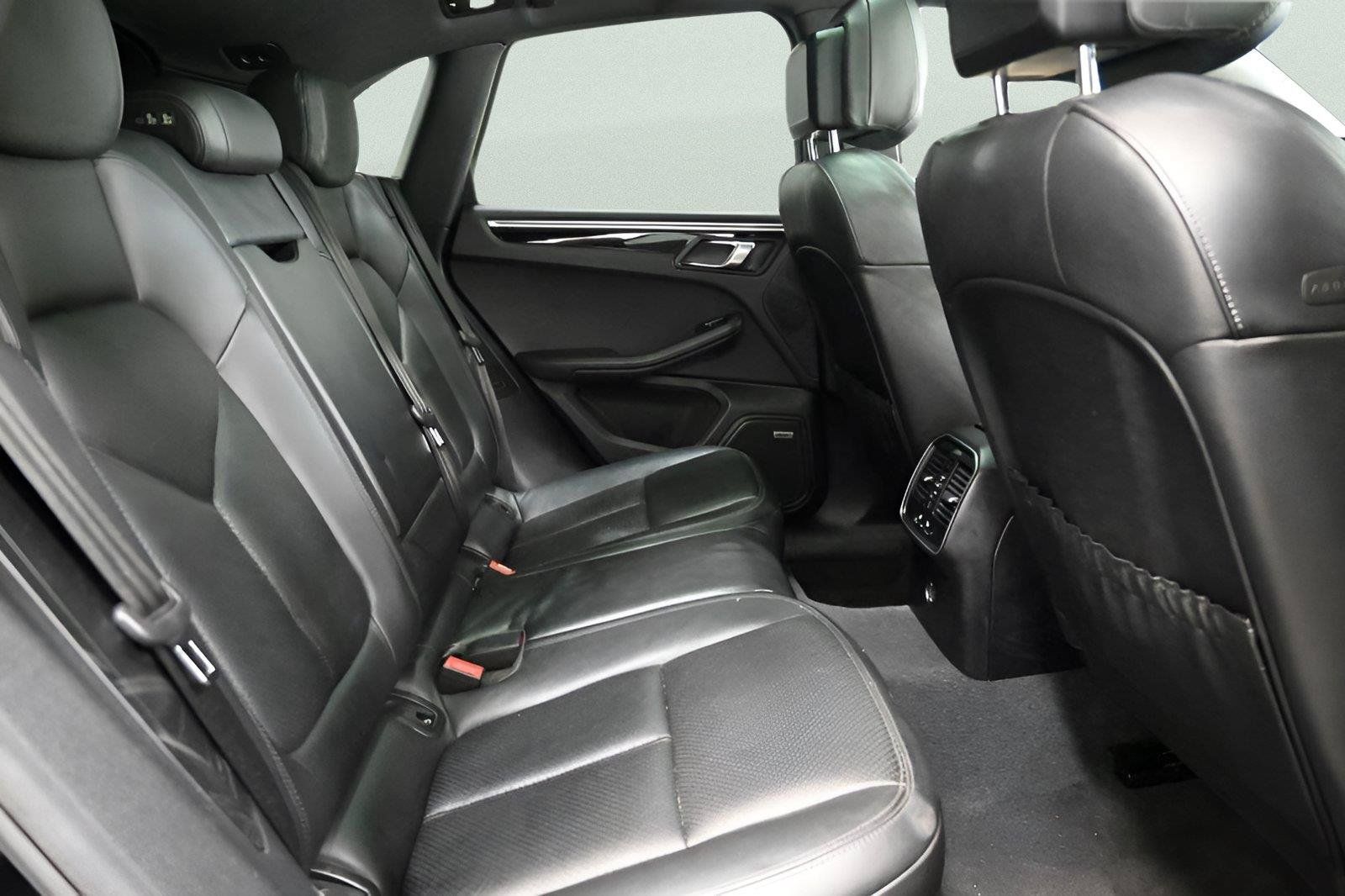 Used 2018 Porsche Macan AWD/4WD image 19