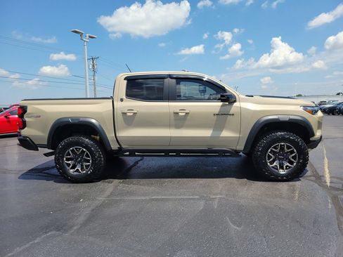 Used 2024 Chevrolet Colorado ZR2 w/ ZR2 Convenience Package III AWD/4WD image 3