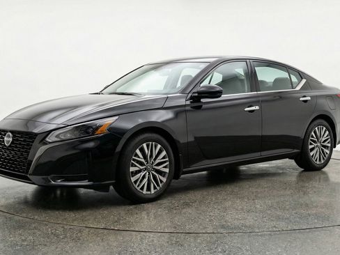 Used 2025 Nissan Altima 2.5 SV image 3
