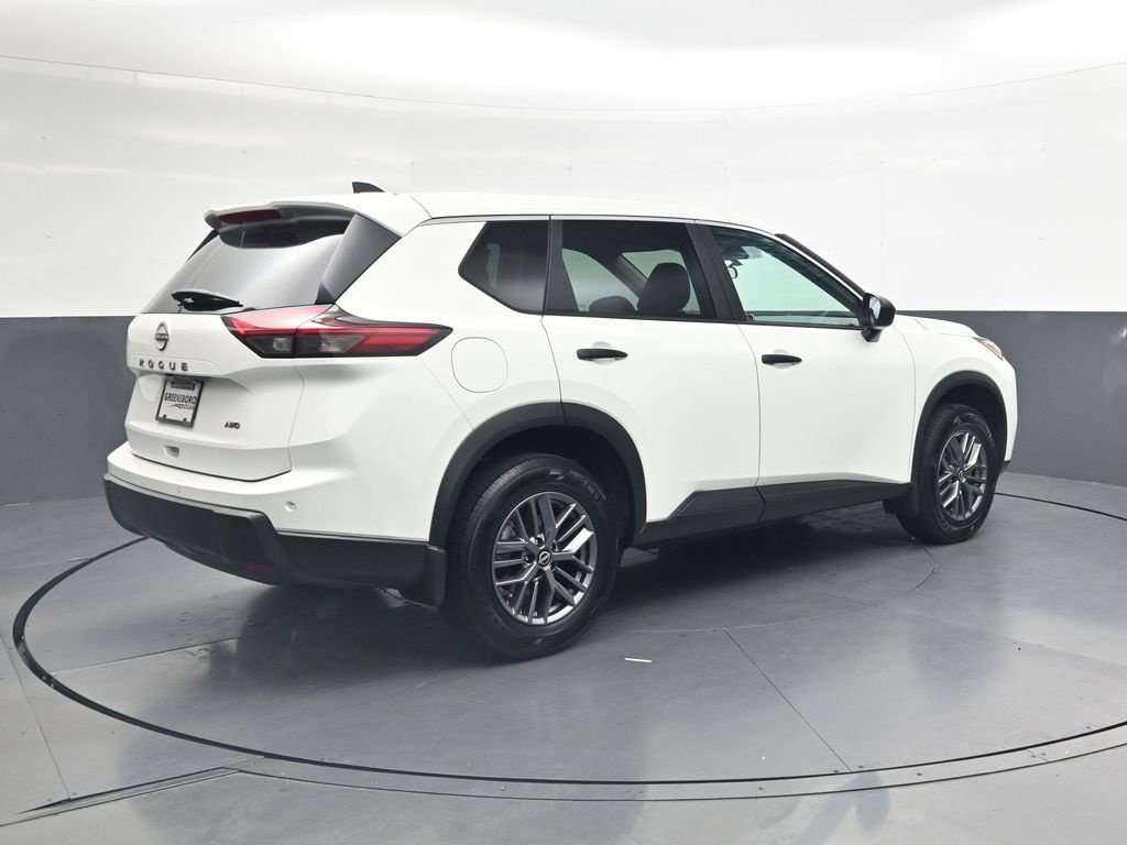 Used 2025 Nissan Rogue S AWD/4WD image 5