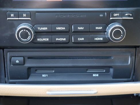 Used 2018 Porsche Macan AWD/4WD image 38