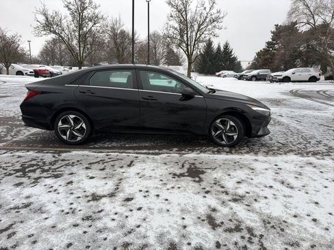 Used 2021 Hyundai Elantra SEL w/ Convenience + Premium Package image 5