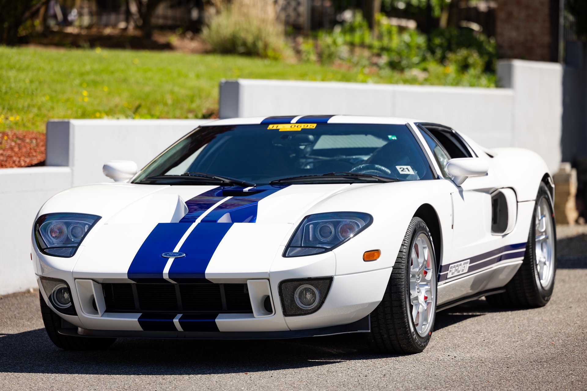 Used 2006 Ford GT RWD image 26