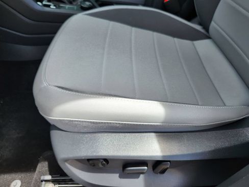Certified 2024 Volkswagen Taos SE AWD/4WD image 11