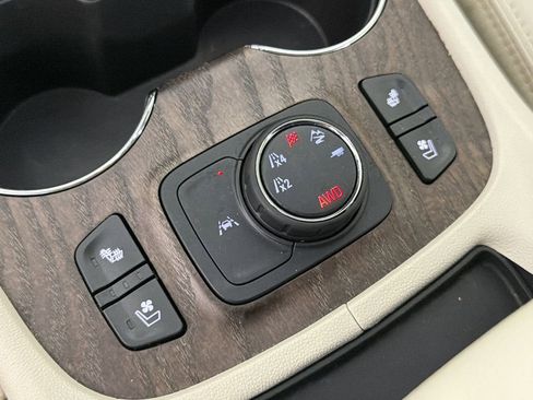 Certified 2023 GMC Acadia Denali w/ Black Diamond Edition image 32