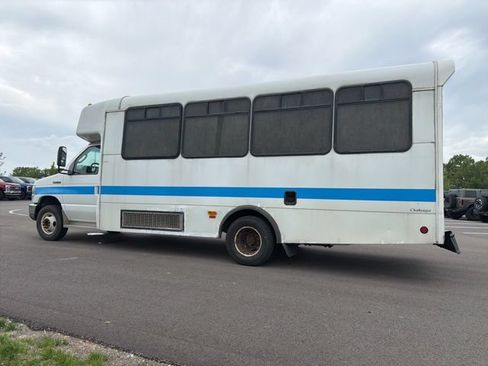 Used 2011 Ford E-450 and Econoline 450 Super Duty w/ Shuttle Bus Prep Pkg RWD image 13