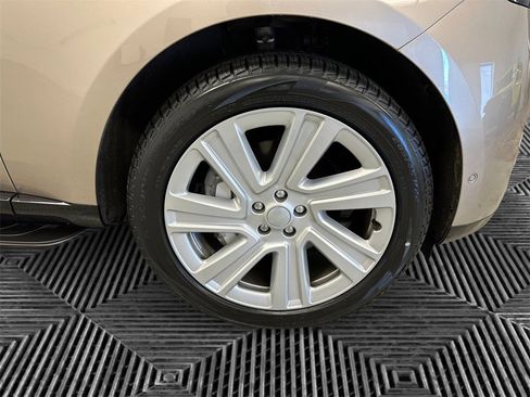 Used 2023 Land Rover Range Rover SE image 13
