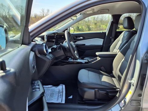 Used 2025 Chevrolet Trax LT w/ LT Convenience Package FWD image 71