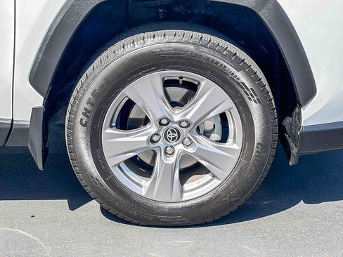 Used 2022 Toyota RAV4 XLE w/ Convenience Package image 9