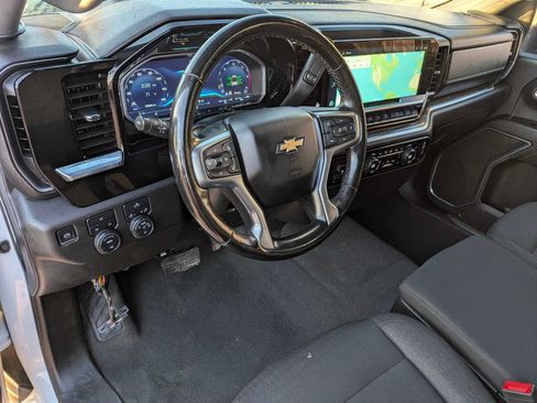 Used 2024 Chevrolet Silverado 2500 LT w/ Convenience Package AWD/4WD image 2