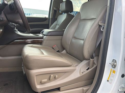 Used 2019 Chevrolet Suburban LT RWD image 9