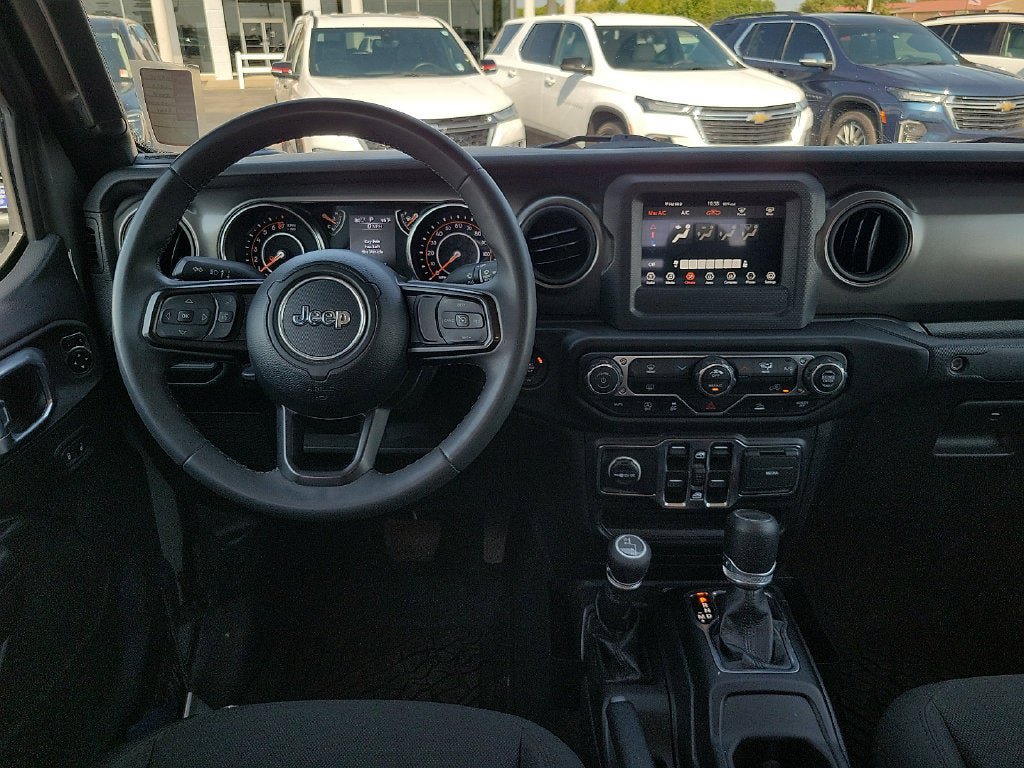 Used 2023 Jeep Gladiator Sport AWD/4WD image 10