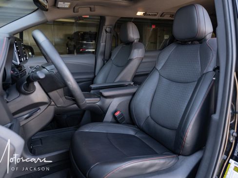 Used 2023 Toyota Sienna XSE image 12