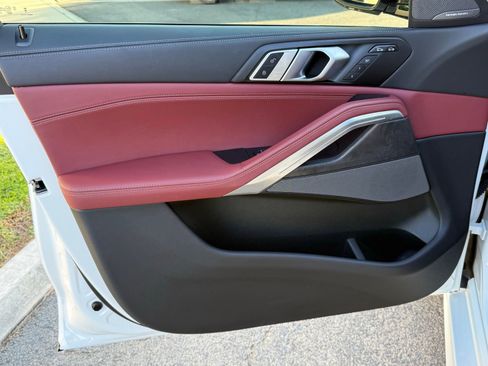 Used 2025 BMW X6 xDrive40i w/ Executive Package image 21