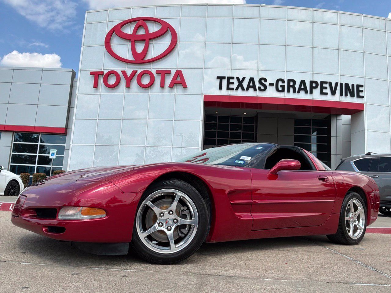 Used 2004 Chevrolet Corvette Coupe w/ Roof Package RWD image 3