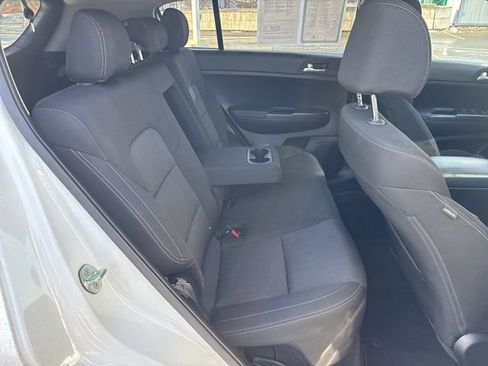 Used 2022 Kia Sportage LX image 17