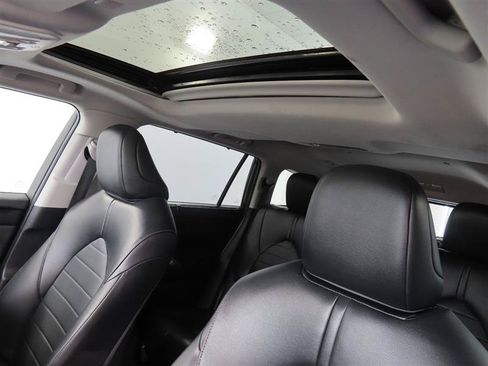 Used 2022 Toyota Highlander XLE FWD image 18