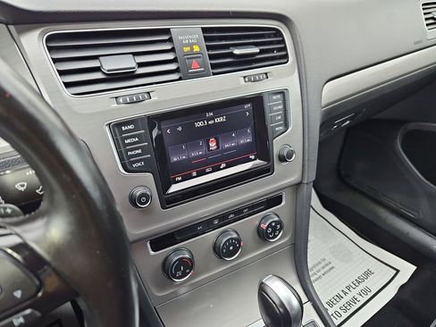 Used 2015 Volkswagen Golf TDI S image 18