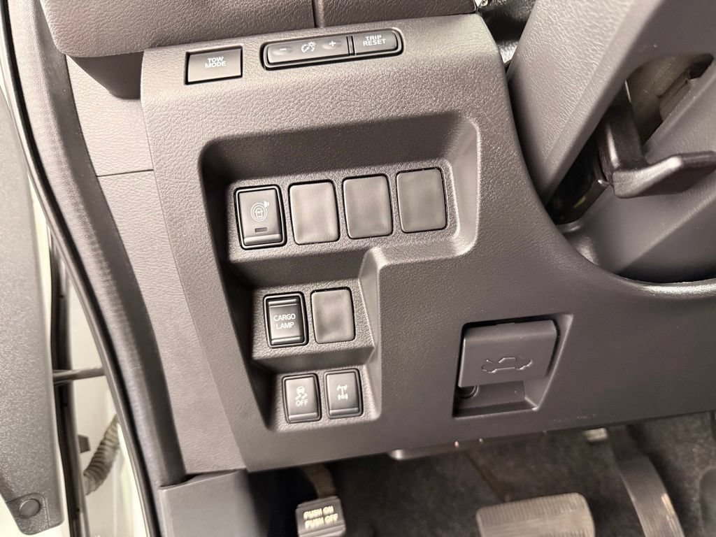 Used 2026 Nissan Frontier PRO-4X AWD/4WD image 23