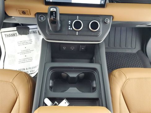 Used 2024 Land Rover Defender 110 SE AWD/4WD image 9