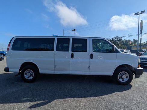 Used 2024 Chevrolet Express 3500 LS RWD image 3