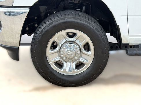 Used 2024 RAM 2500 Tradesman w/ Chrome Appearance Group image 12