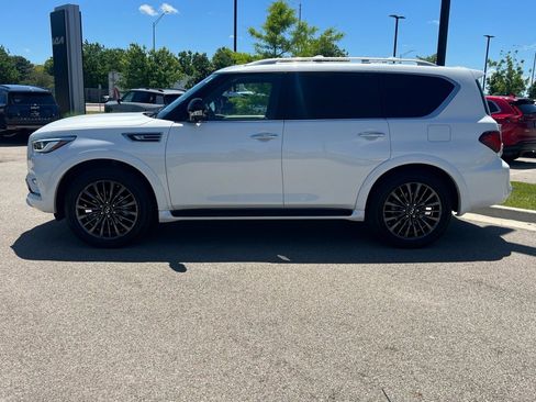 Used 2024 INFINITI QX80 Sensory AWD/4WD image 3