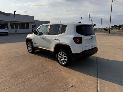 Used 2023 Jeep Renegade Latitude AWD/4WD image 6