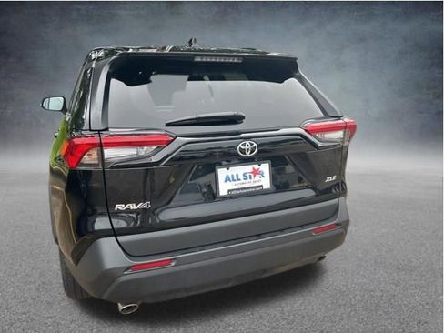 Used 2025 Toyota RAV4 XLE FWD image 21