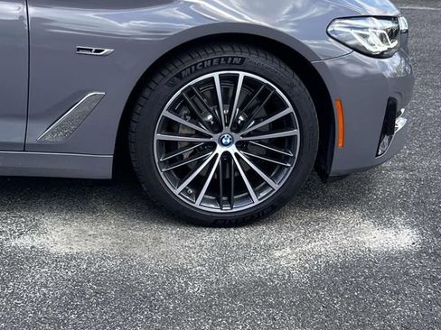 Used 2022 BMW 530e w/ Premium Package image 6