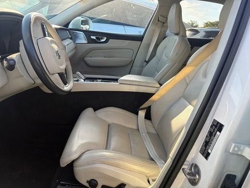 Used 2023 Volvo XC60 B5 Ultimate AWD/4WD image 9