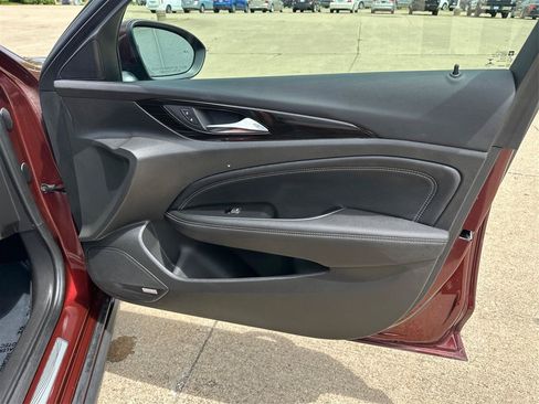 Used 2018 Buick Regal Essence w/ Driver Confidence Package #1 AWD/4WD image 23