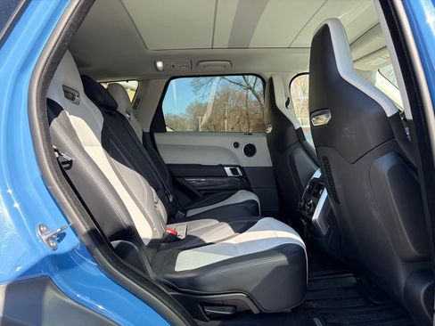 Used 2022 Land Rover Range Rover Sport SVR image 17