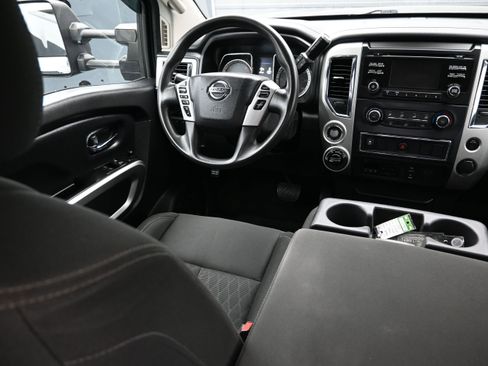 Used 2017 Nissan Titan SV AWD/4WD image 22